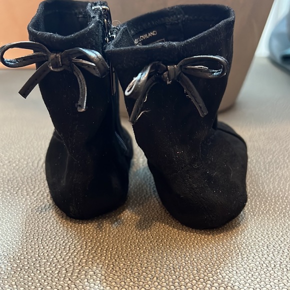 Stuart Weitzman Baby Booties size 2 - Picture 3 of 5